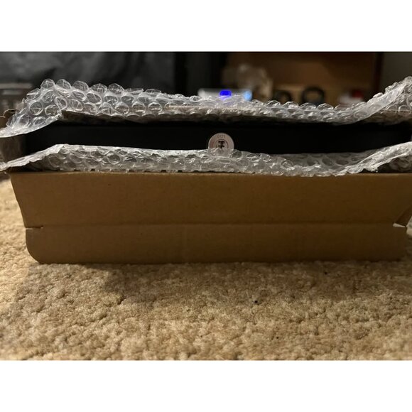 Anti-Theft Wall Mount for iPad 10th Gen 10.9" & A16 11" – Lockable Tablet Holder - Picture 2 of 9